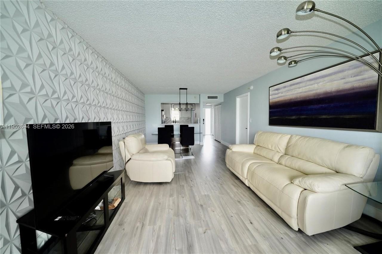 2541 Aragon Blvd #305 - Photo 5 of 19