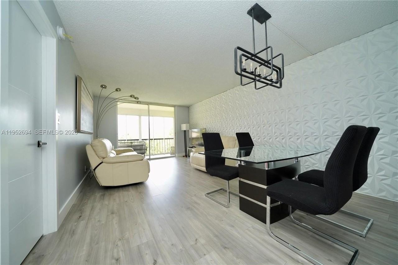 2541 Aragon Blvd #305 - Photo 6 of 19