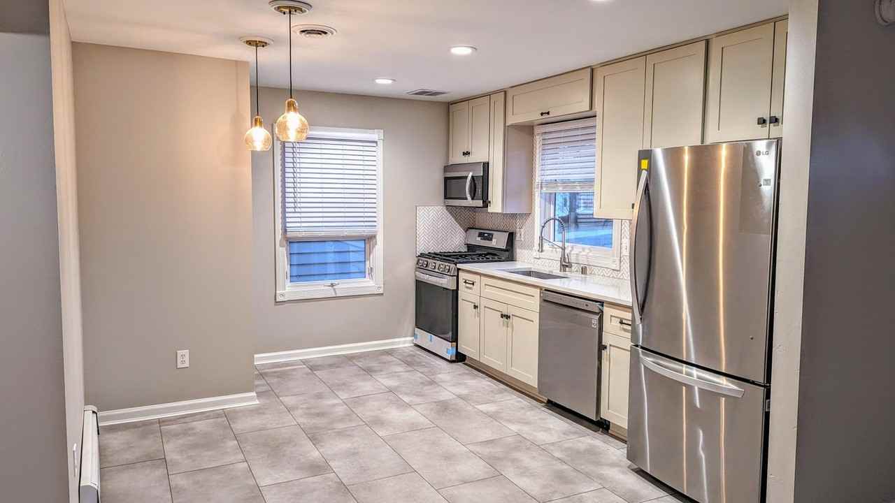 5354 N Lydell Ave - Photo 4 of 14