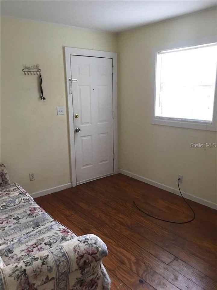 321 Ohio Pl #C - Photo 4 of 6