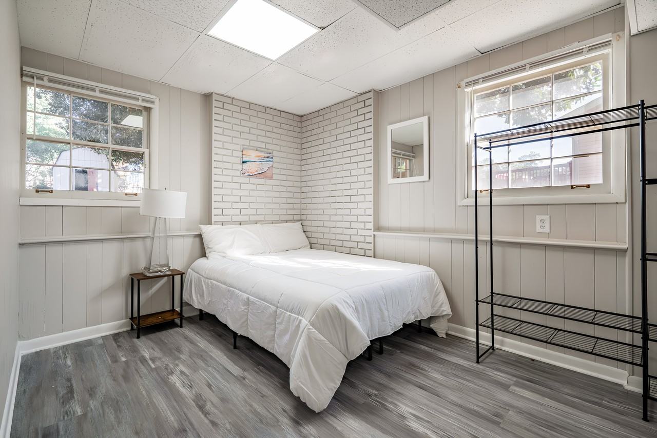 Knighton Dr - Photo 6 of 10