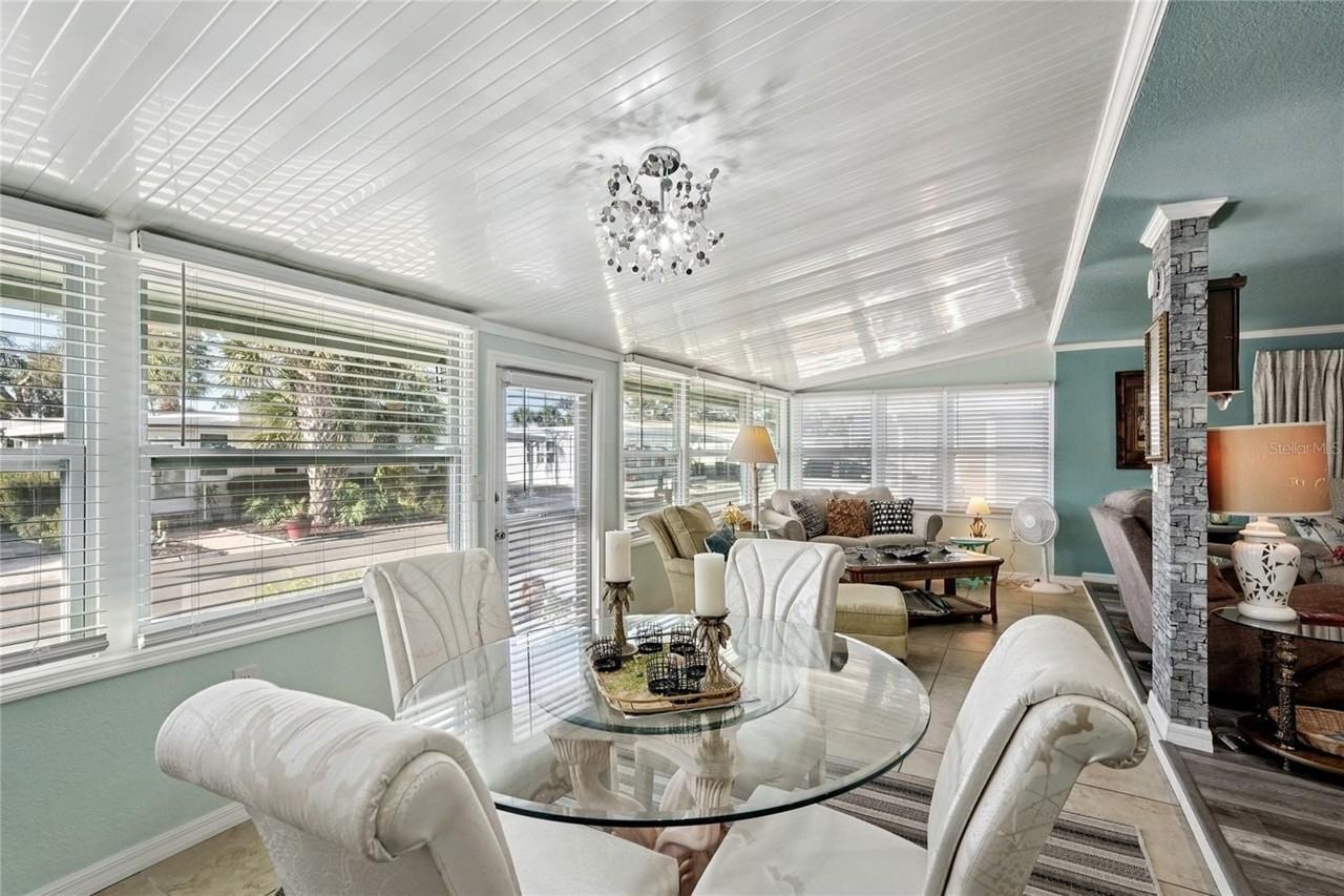 712 Roma Rd - Photo 5 of 24