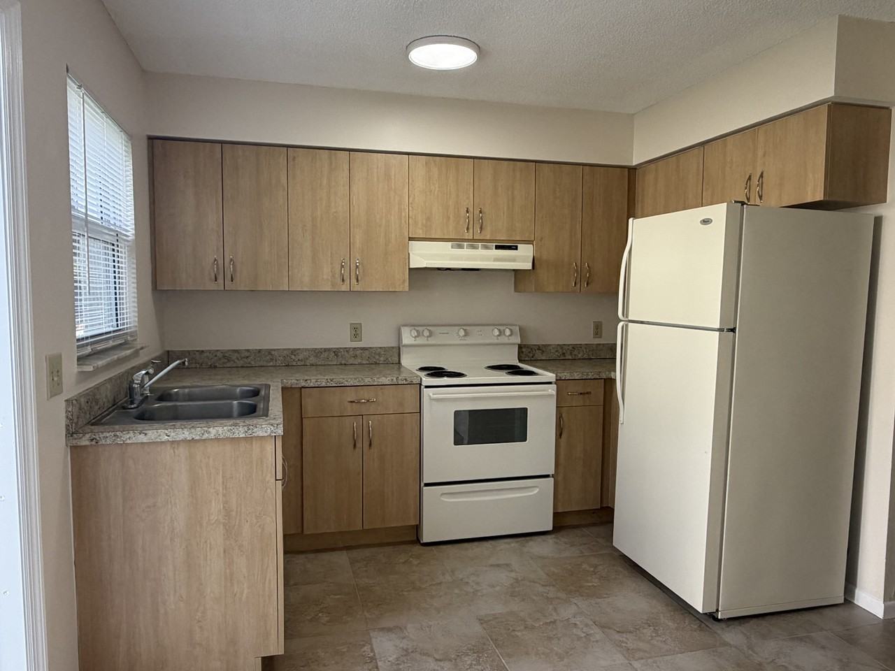 663 Sw 35th St #663APT5 - Photo 2 of 22