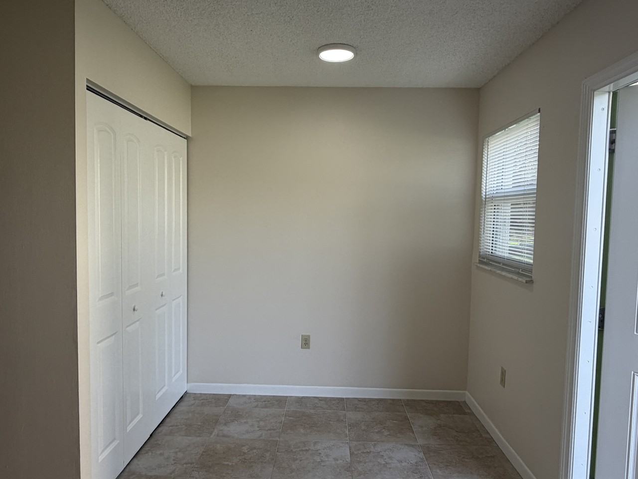 663 Sw 35th St #663APT5 - Photo 3 of 22