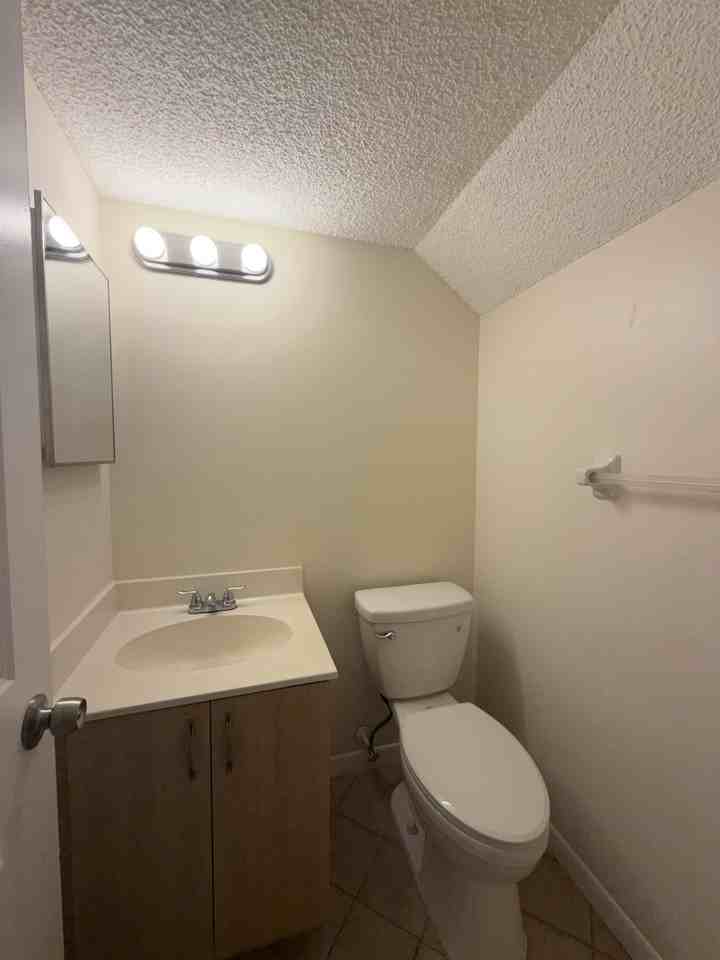 663 Sw 35th St #663APT5 - Photo 6 of 22