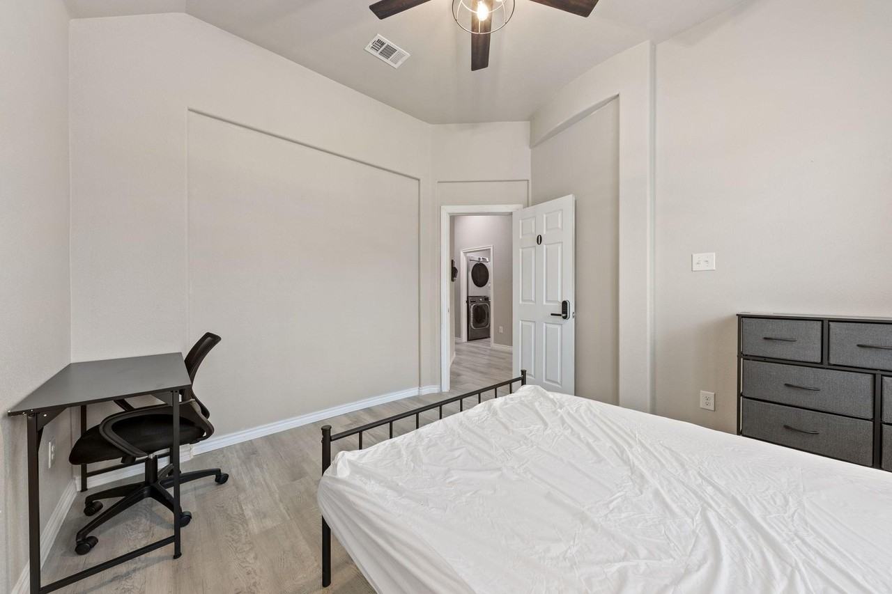 Carl St - Photo 6 of 8