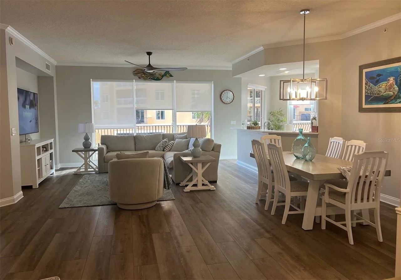 521 Mandalay Ave #307 - Photo 3 of 16