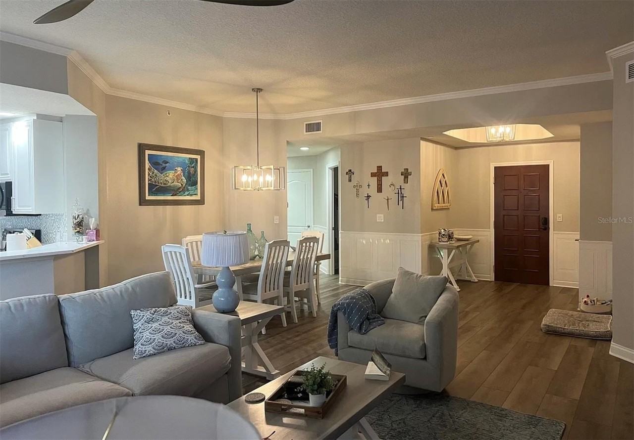 521 Mandalay Ave #307 - Photo 4 of 16