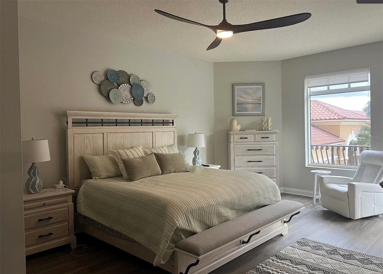 521 Mandalay Ave #307 - Photo 5 of 16