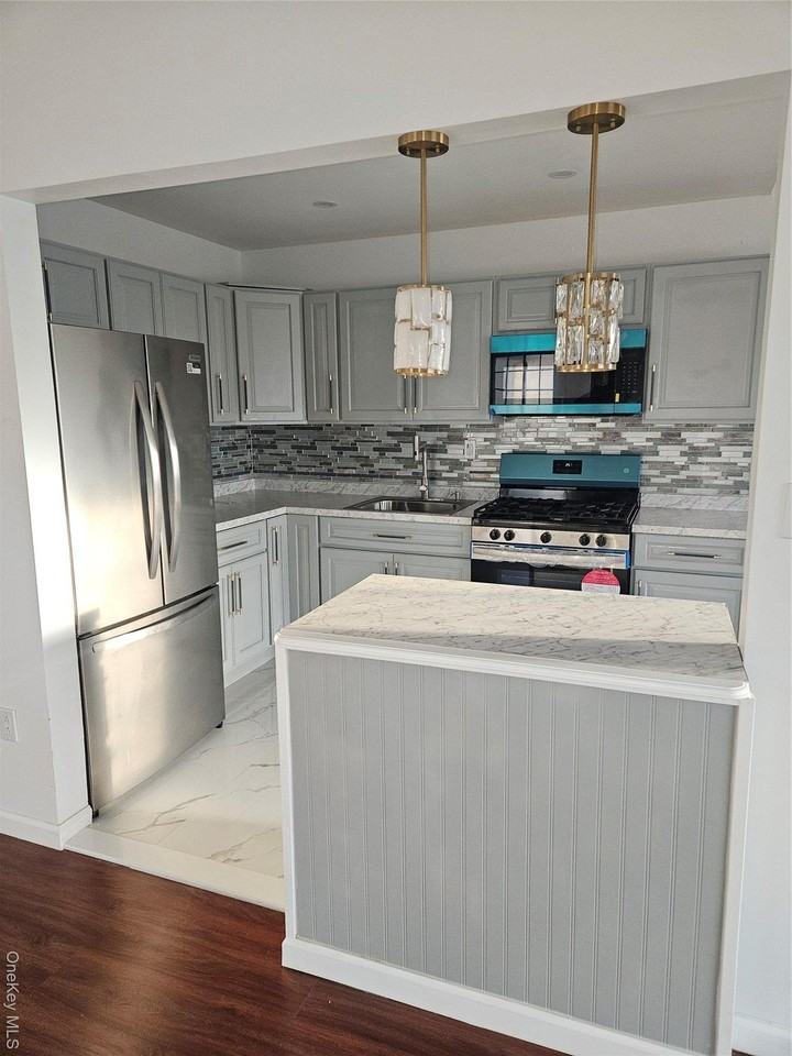 11519 Marsden St - Photo 2 of 12