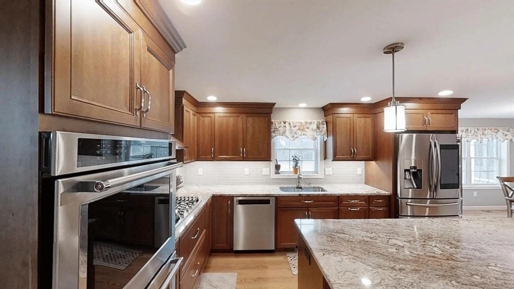 244 Kennedy Rd - Photo 3 of 26