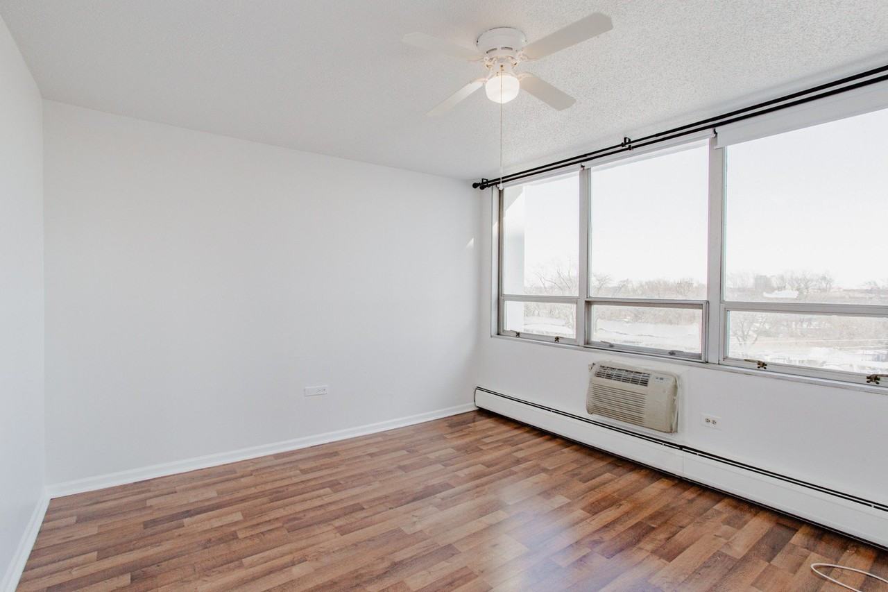 8801 W Golf Rd Apt 6b #6B - Photo 5 of 13