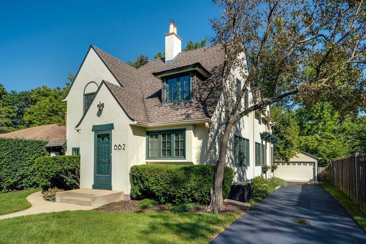 662 Greenview Pl - Photo 2 of 36