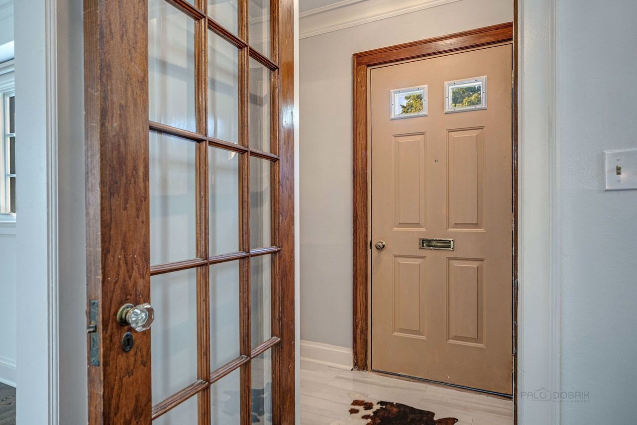 662 Greenview Pl - Photo 3 of 36