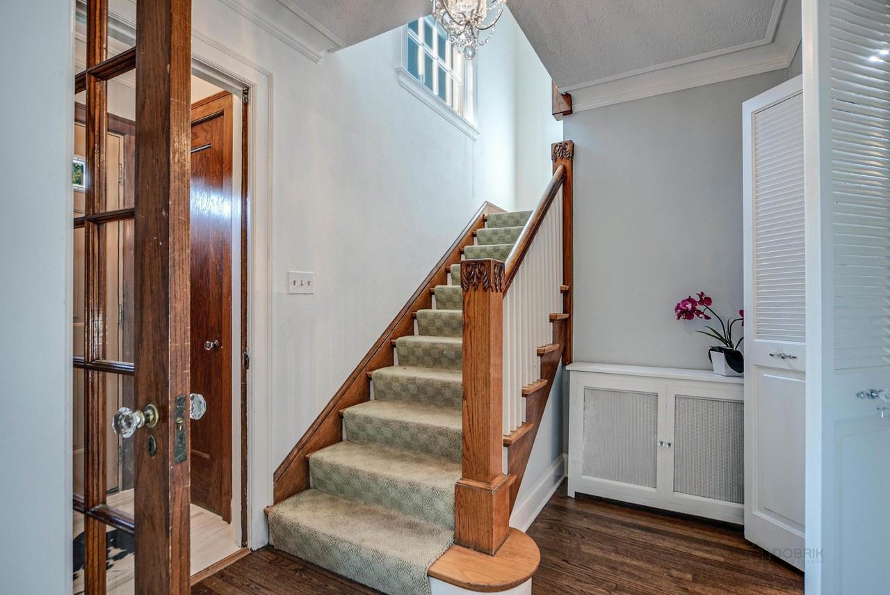 662 Greenview Pl - Photo 4 of 36