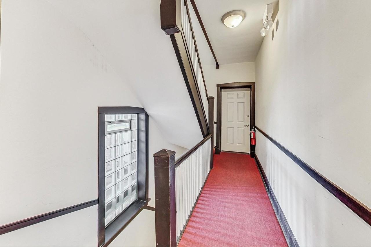 6150 N Ravenswood Ave Apt 3 #3 - Photo 2 of 16