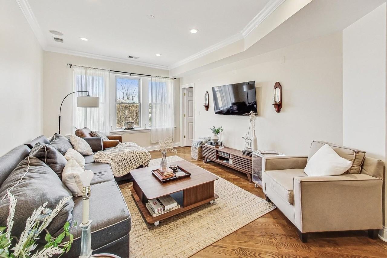 6150 N Ravenswood Ave Apt 3 #3 - Photo 3 of 16