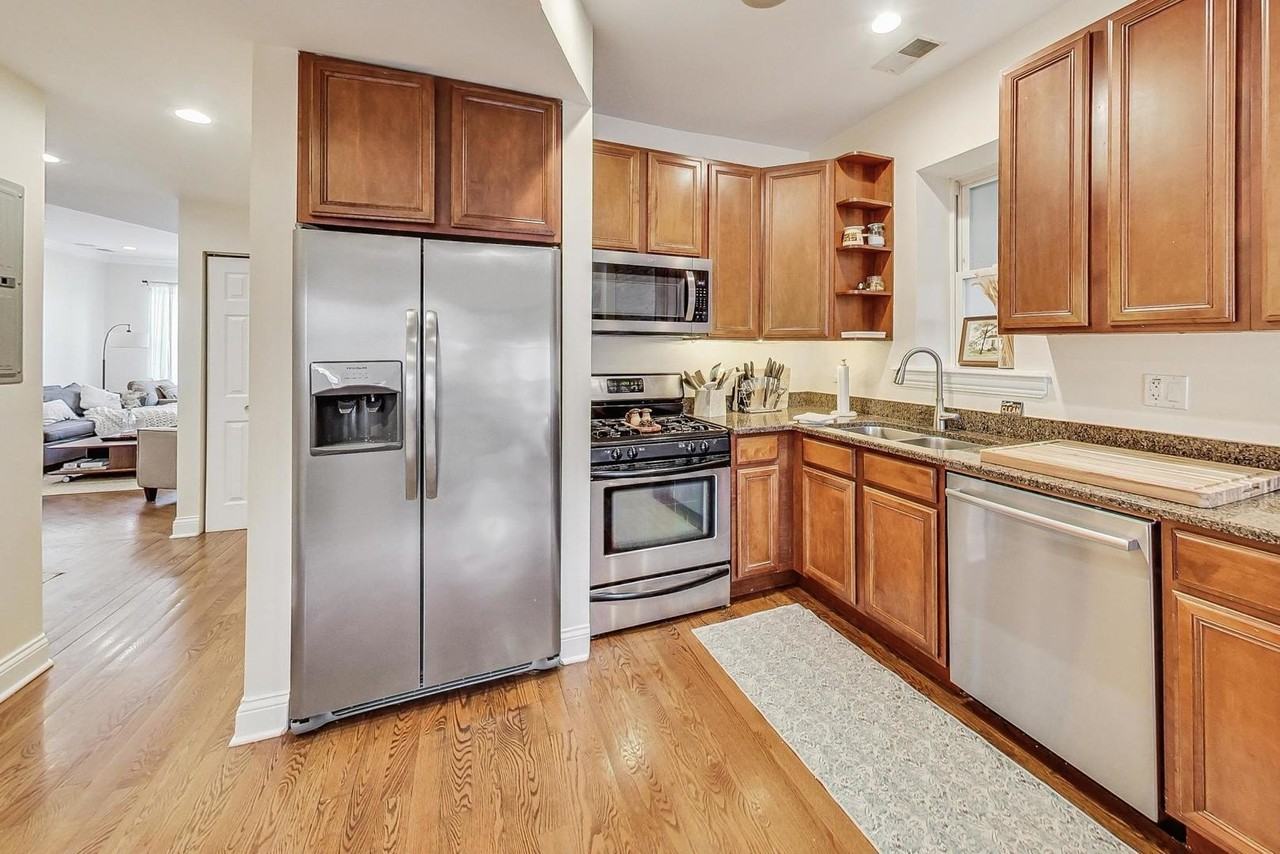 6150 N Ravenswood Ave Apt 3 #3 - Photo 7 of 16