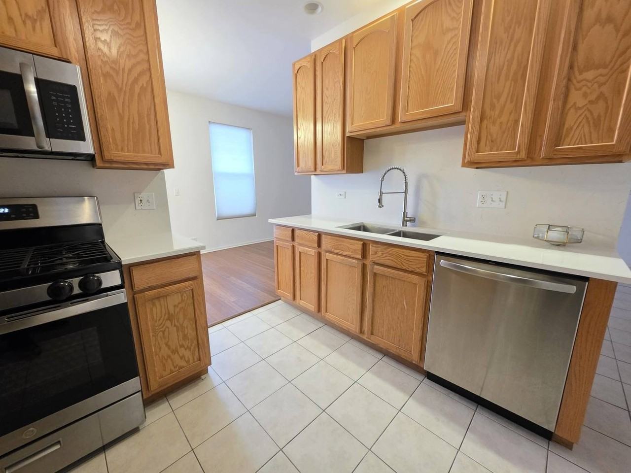 3996 Blackstone Dr - Photo 6 of 28