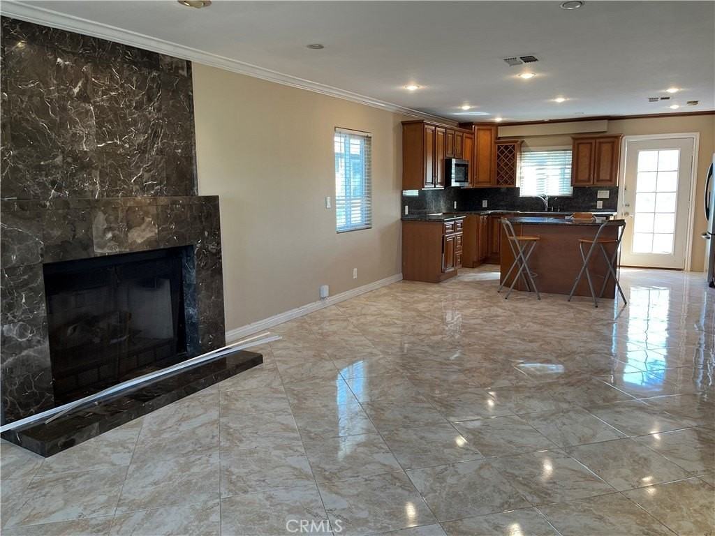 135 Flower St #B - Photo 5 of 21