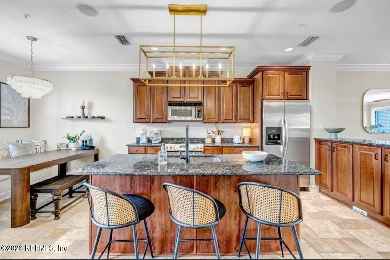 905 2nd St N Apt E #E - Photo 3 of 45