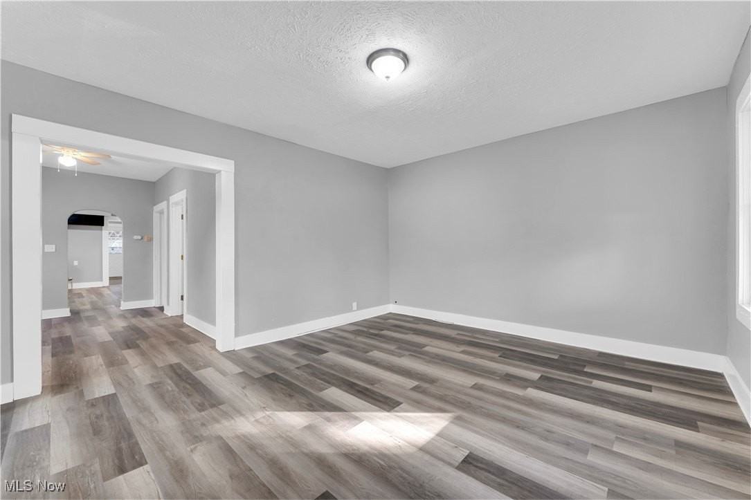 2115 W 96th St - Photo 6 of 29