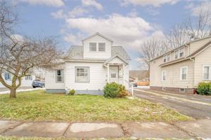 featured image of 425 Clayton Ave