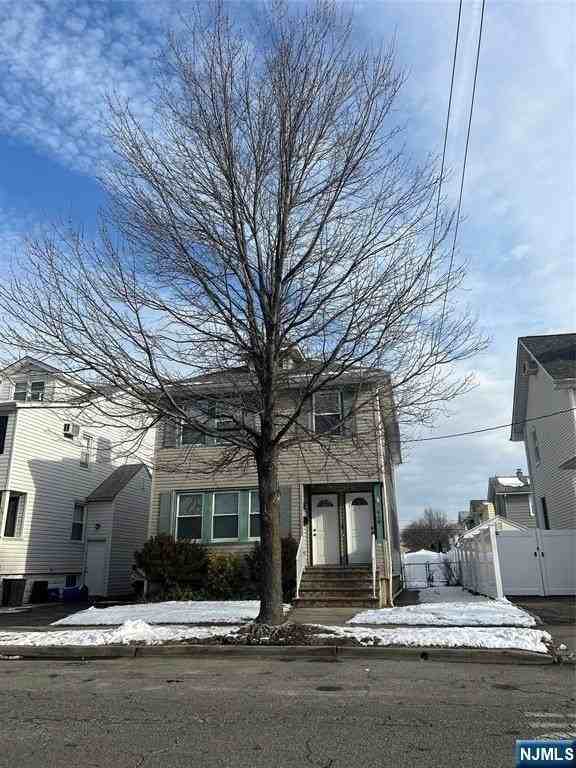 419 Lake Ave - Photo 4 of 10