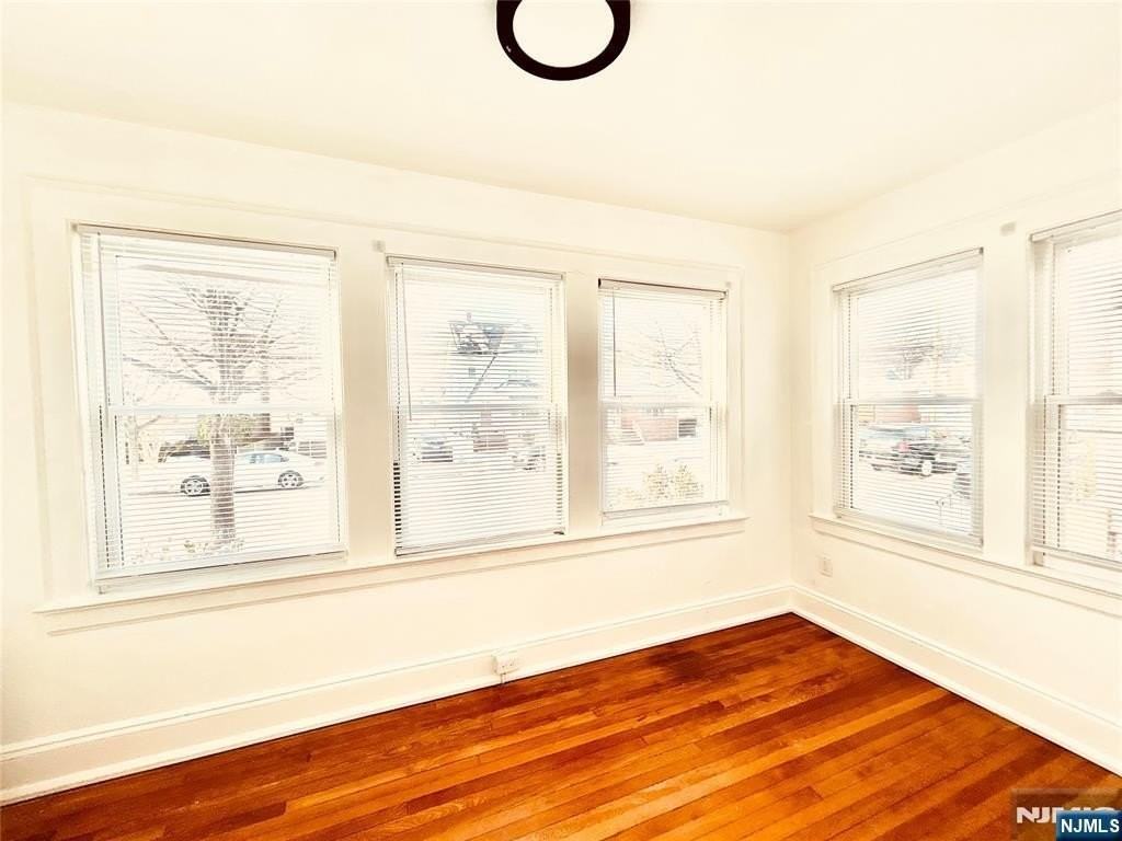 419 Lake Ave - Photo 6 of 10