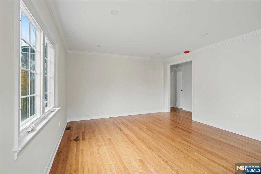 238 Springfield Ave - Photo 4 of 33