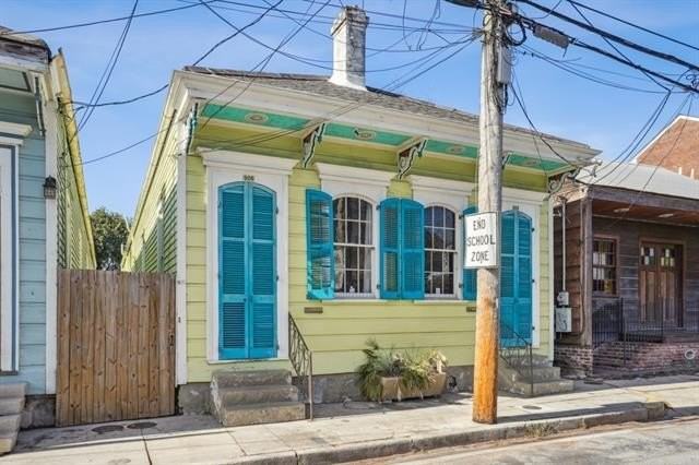 926 Port St - Photo 2 of 12