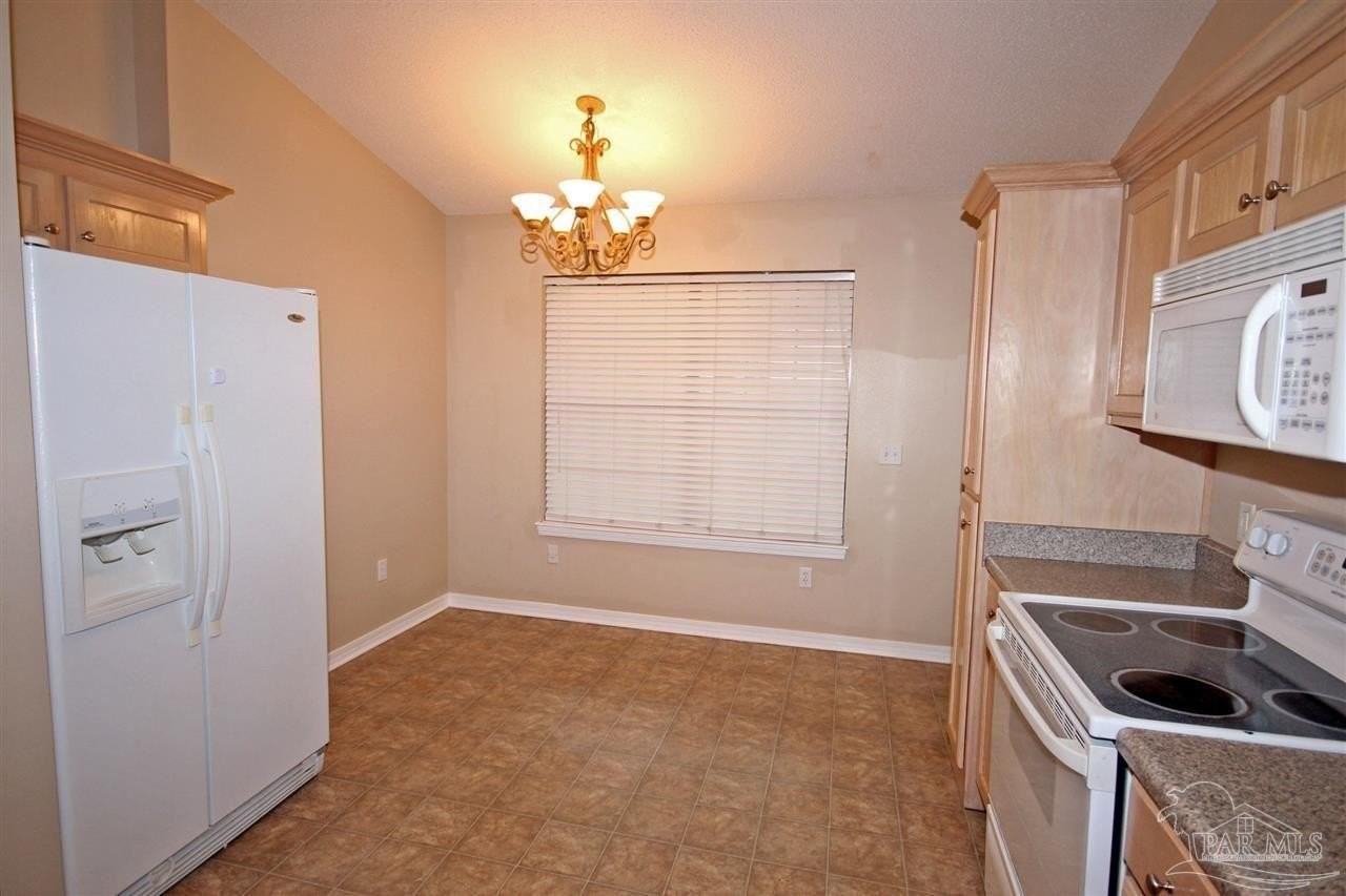 6250 Starhill Dr - Photo 5 of 16