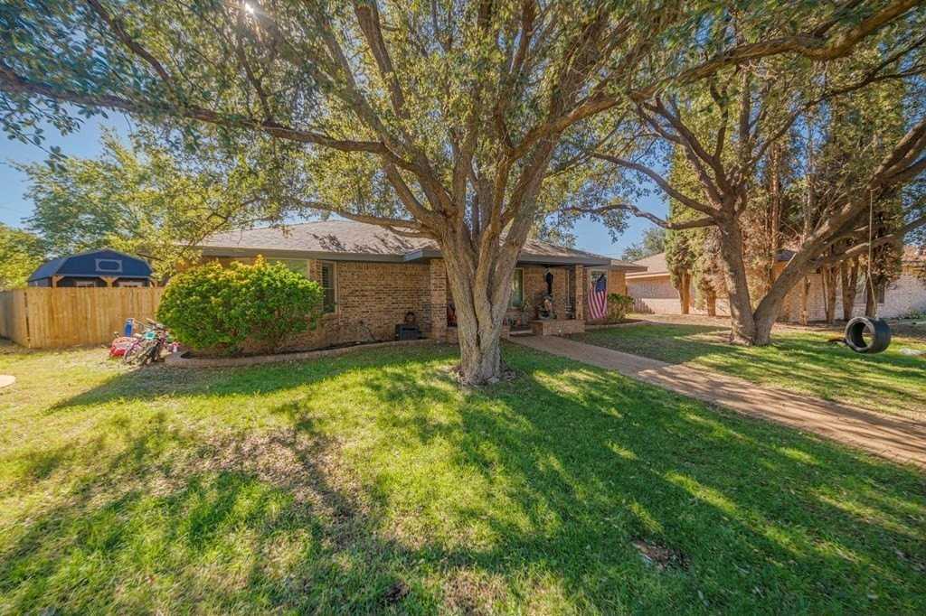 4003 Gleneagles Ct - Photo 3 of 32