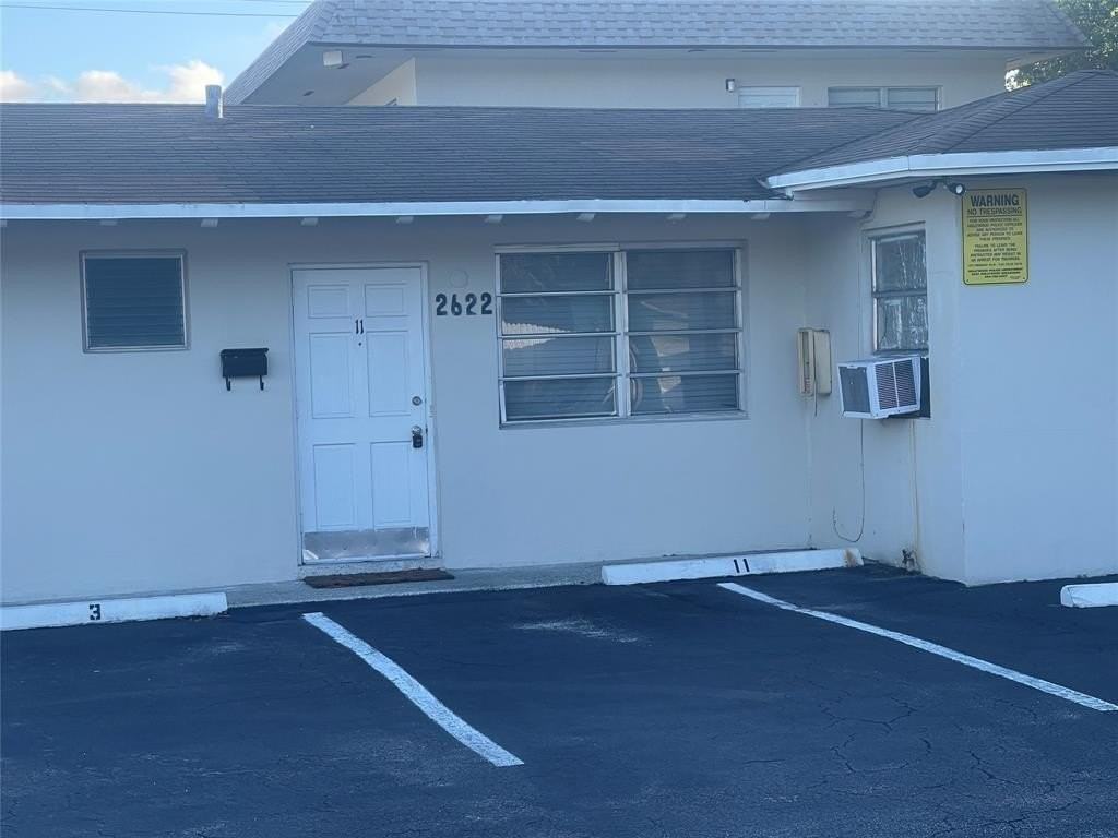 2622 Johnson St - Photo 2 of 16