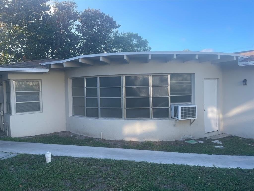 2622 Johnson St - Photo 7 of 16