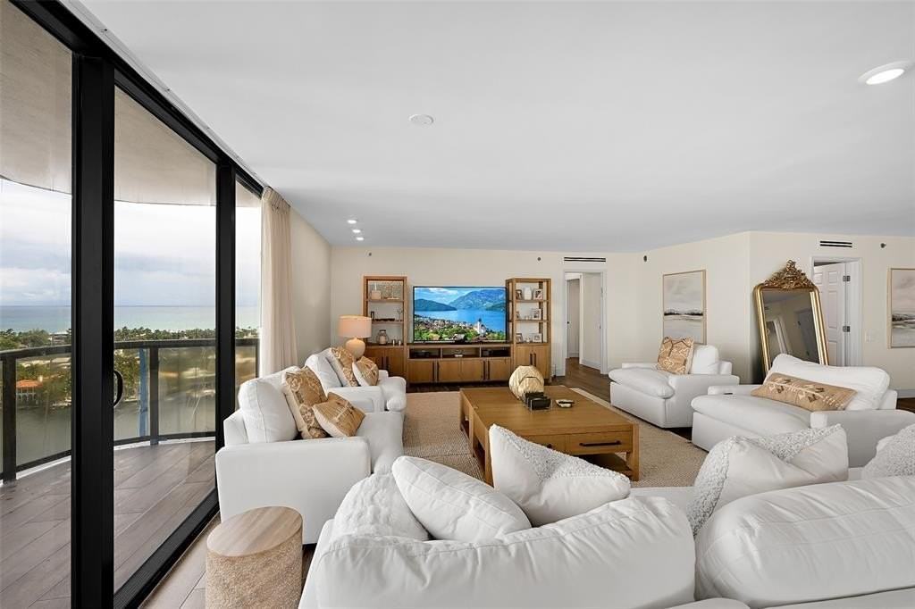 19667 Turnberry Way #20GR - Photo 4 of 48