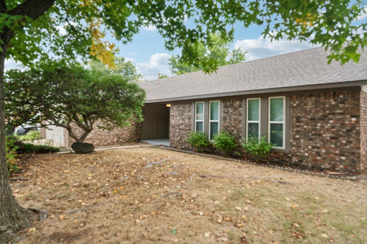 2904 E Fort Worth St #1 - Photo 2 of 28