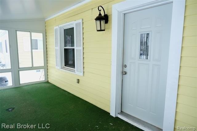 2141 Mahan St - Photo 4 of 42