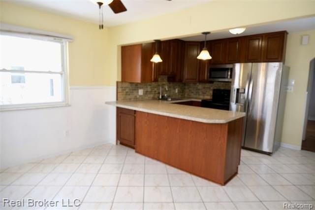 2141 Mahan St - Photo 7 of 42