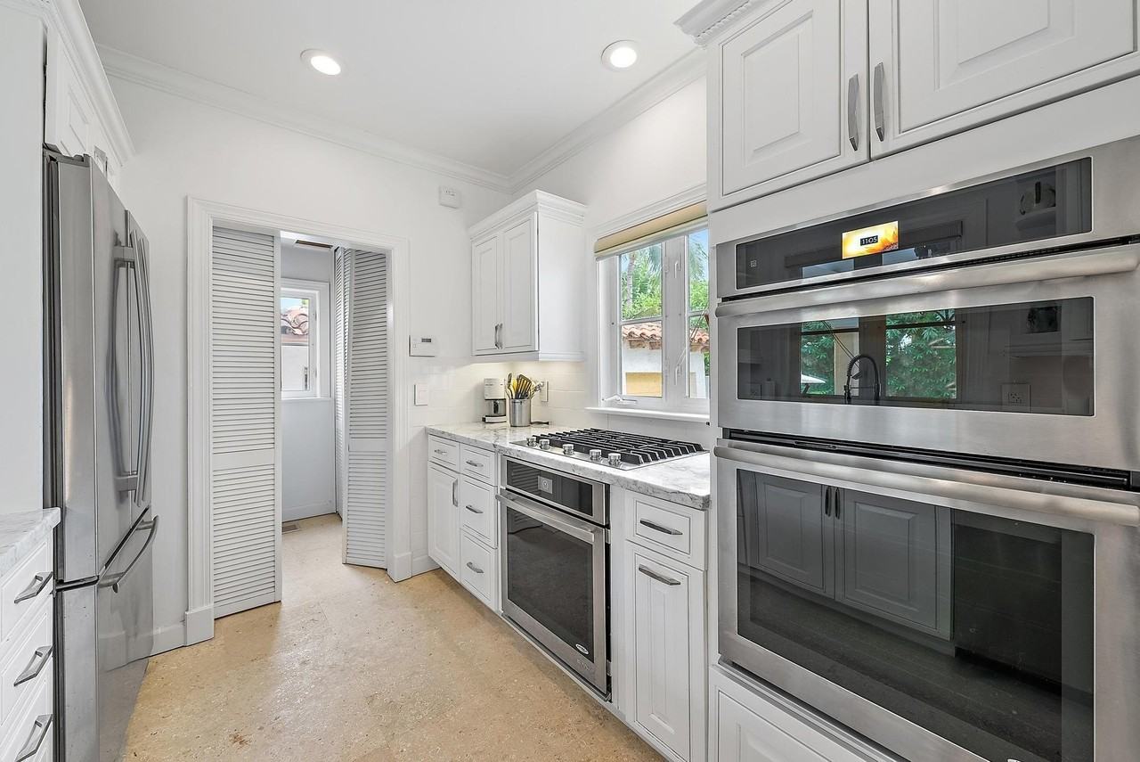 325 Seaspray Ave - Photo 6 of 14