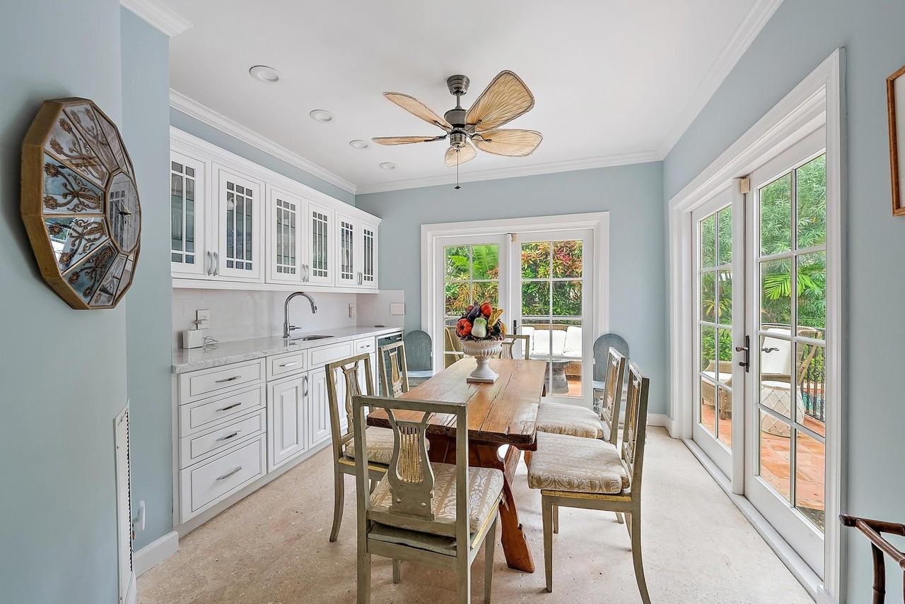 325 Seaspray Ave - Photo 7 of 14