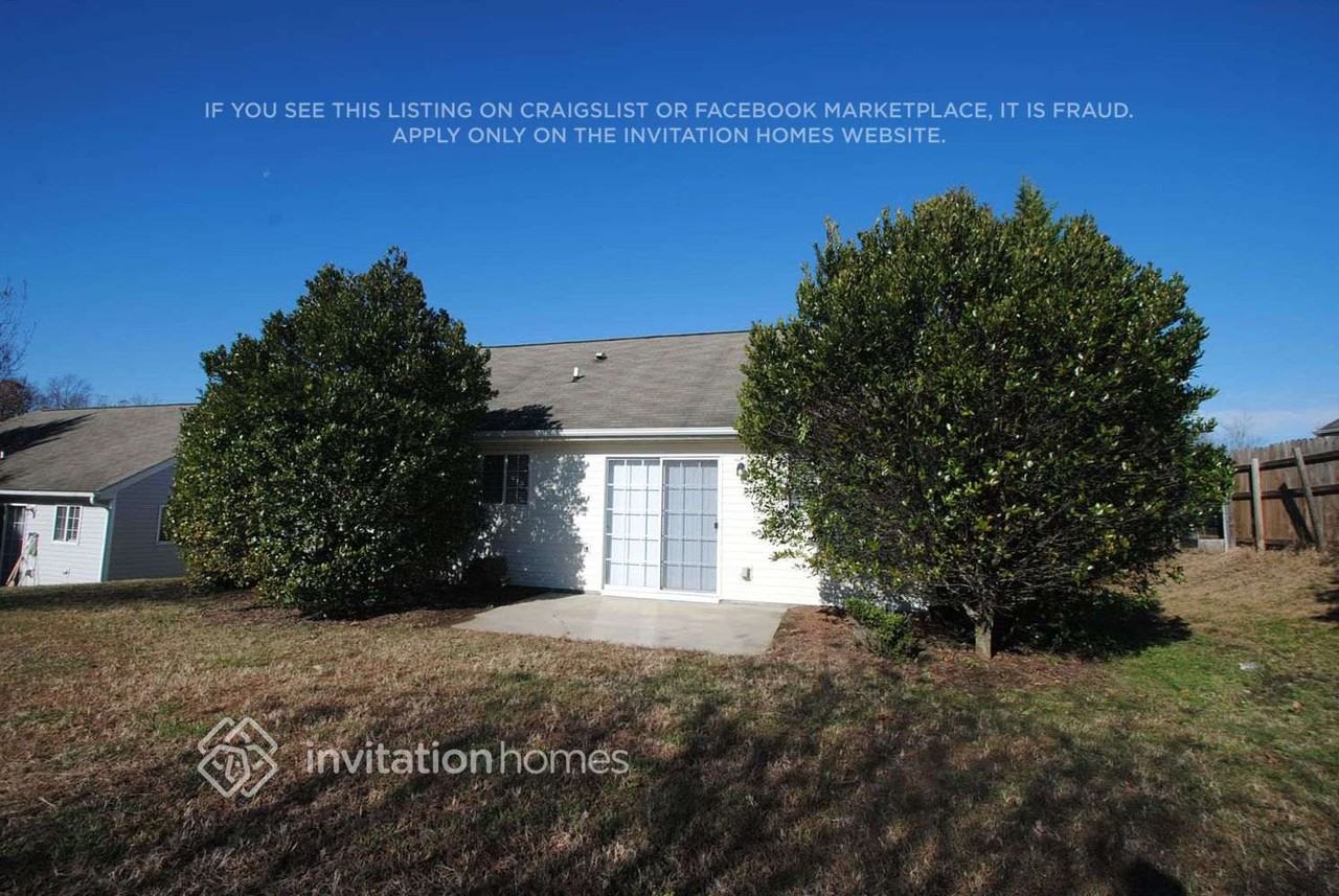 2683 Stratford Lake Ct - Photo 2 of 3