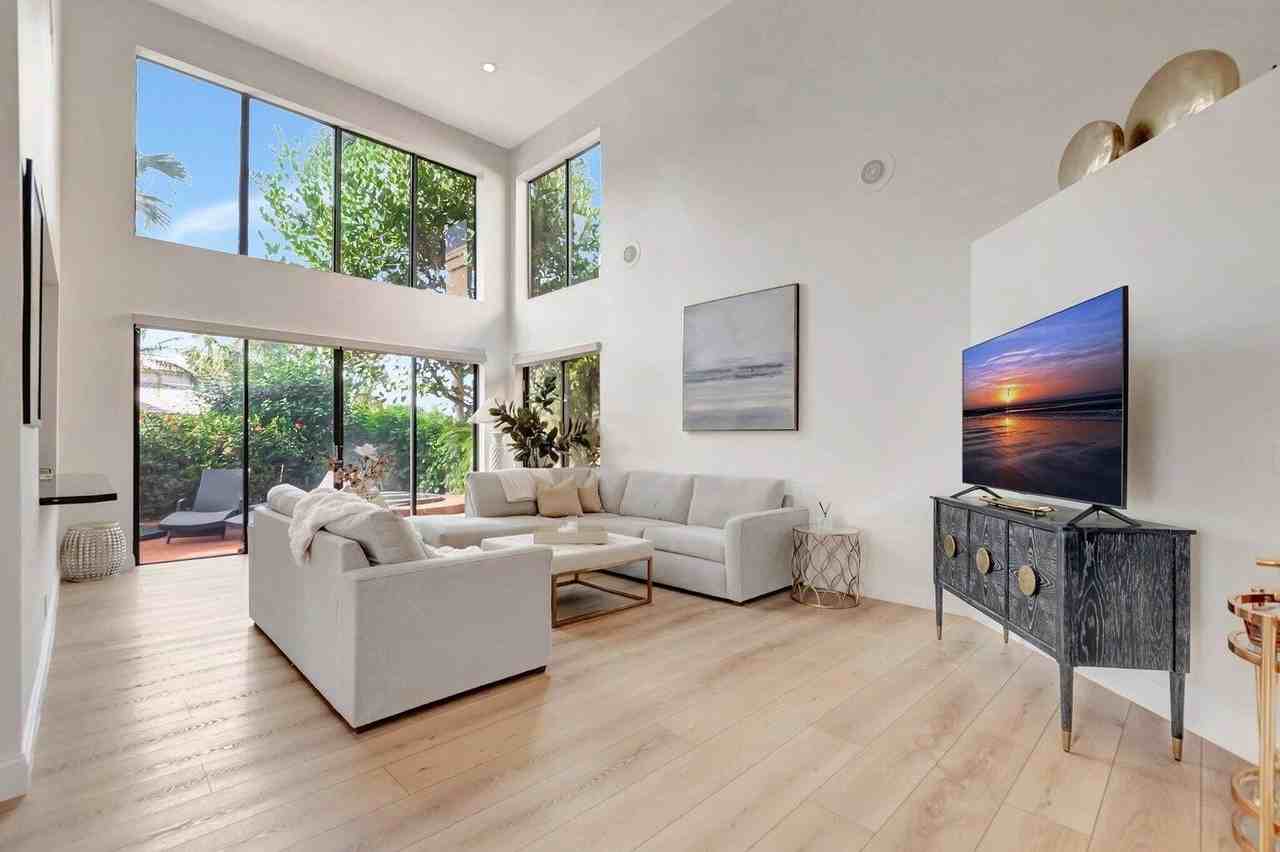 22728 Caravelle Cir - Photo 4 of 39