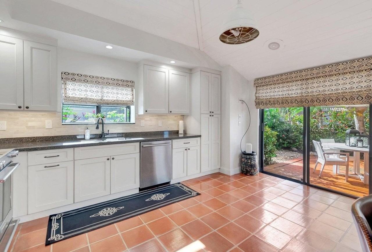 22728 Caravelle Cir - Photo 7 of 39