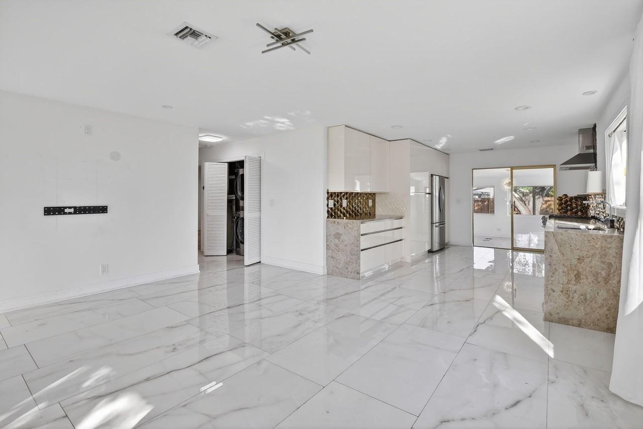 1323 Lincoln St - Photo 6 of 40