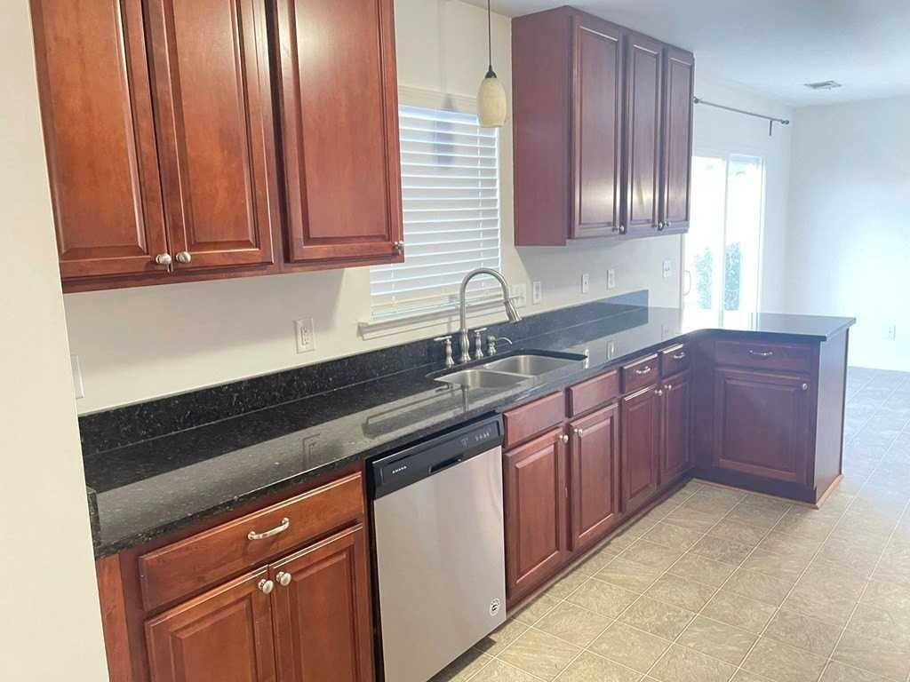 3215 Lauderdale Ln - Photo 7 of 30