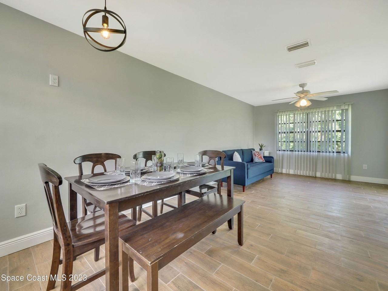 2056 Little John Rd - Photo 3 of 11