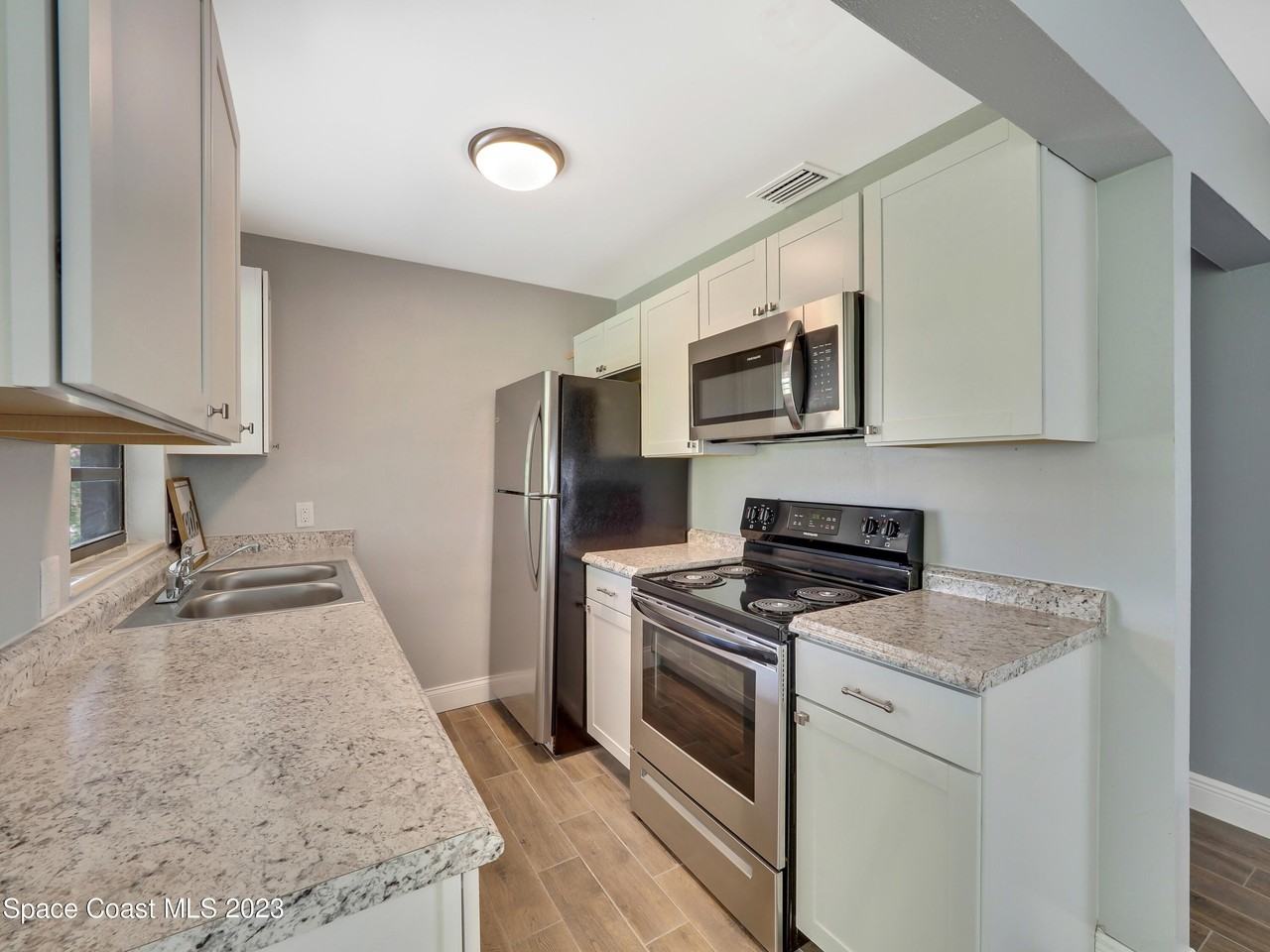 2056 Little John Rd - Photo 6 of 11