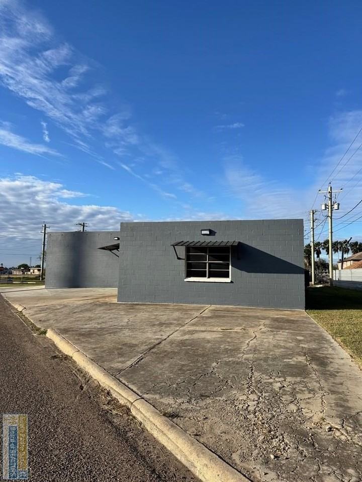 810 S Garcia St - Photo 2 of 14