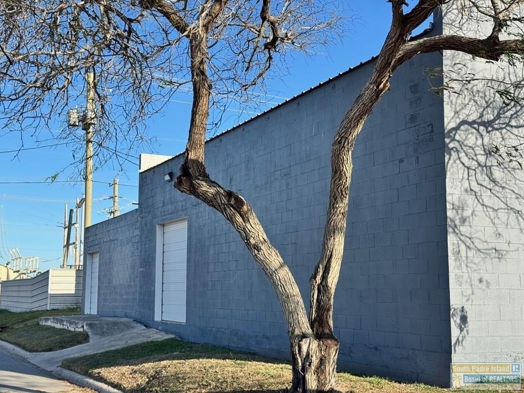 810 S Garcia St - Photo 3 of 14